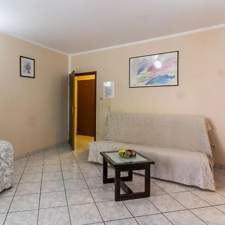 Apartman Mir *