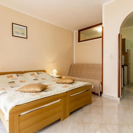 Apartman Mir *