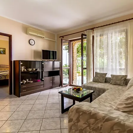 Apartman Mir *